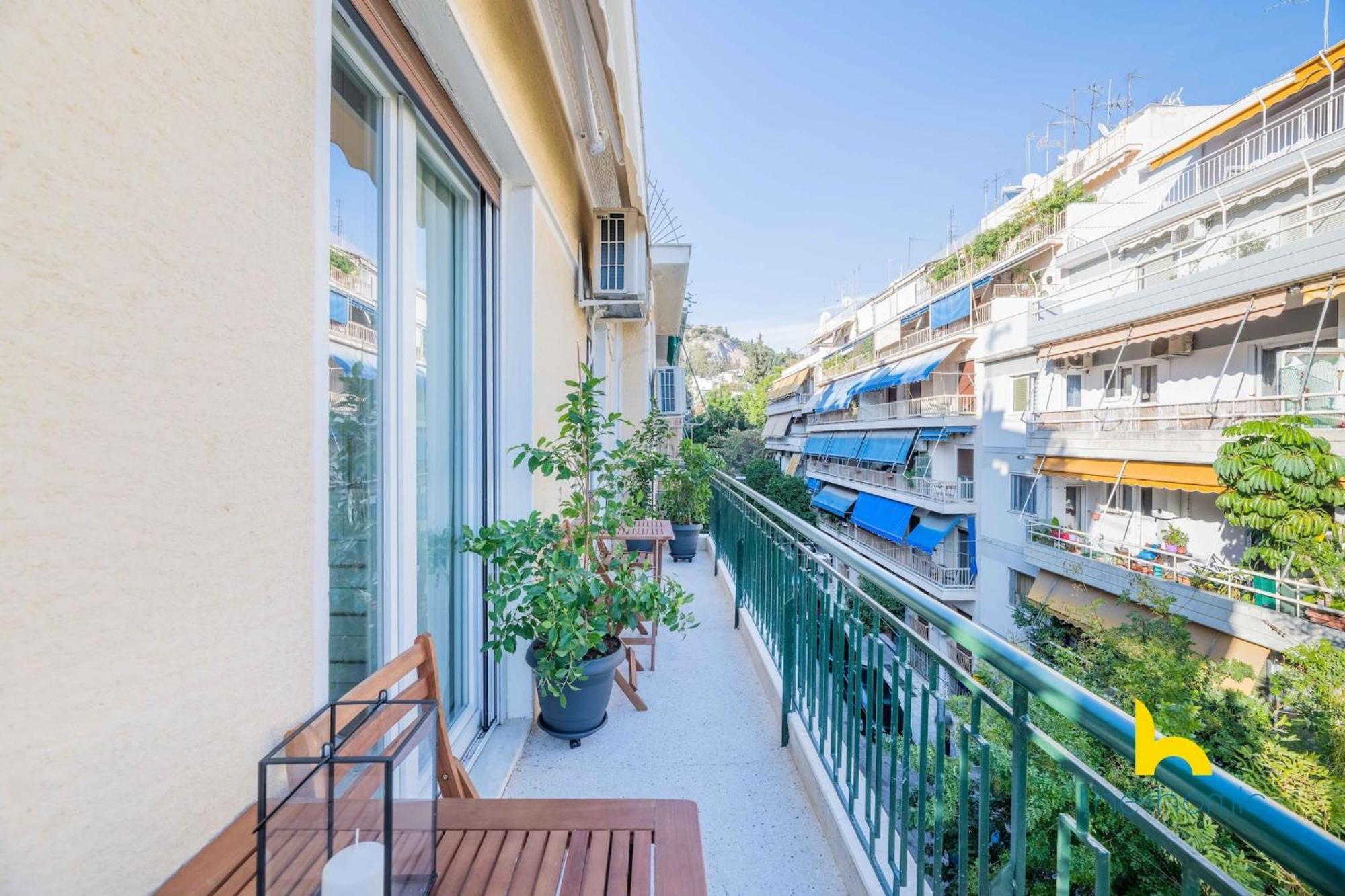 Sun-Splashed 2-Bdr Corner Apartment With Hillside Views! Athén Kültér fotó